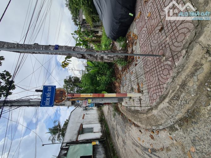 🏡 Cần bán đất mặt tiền nhựa đường 30/4 .   👍 Vị trí : đối diện THCS TRẦN PHÚ , cách cầu - 2