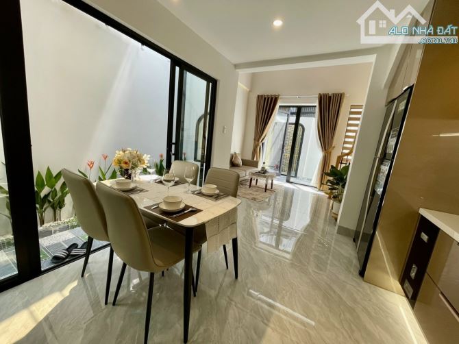 SIÊU PHẨM 2 TẦNG - ĐẸP NHƯ VILLA - GIÁP HẢI CHÂU - GẦN HÀM NGHI. - 2