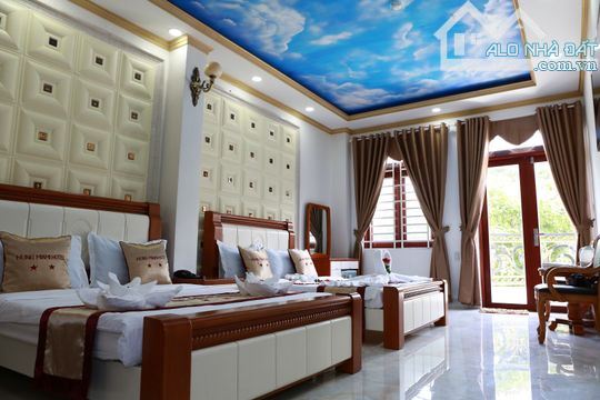 Bán KS mặt tiền Bàu Cát - Tân Bình (8X18m) hầm + 9 tầng, 36 phòng,thu nhập 200tr - 3