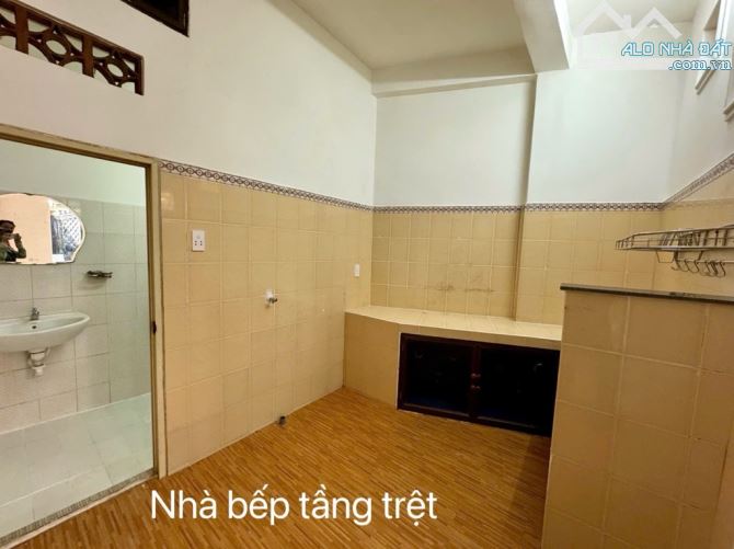 Bán nhà Dương Bá Trạc, 48m2, sổ hồng riêng, 3 tầng, hẻm xe hơi, vào ở ngay, nhỉnh 4 tỷ - 3