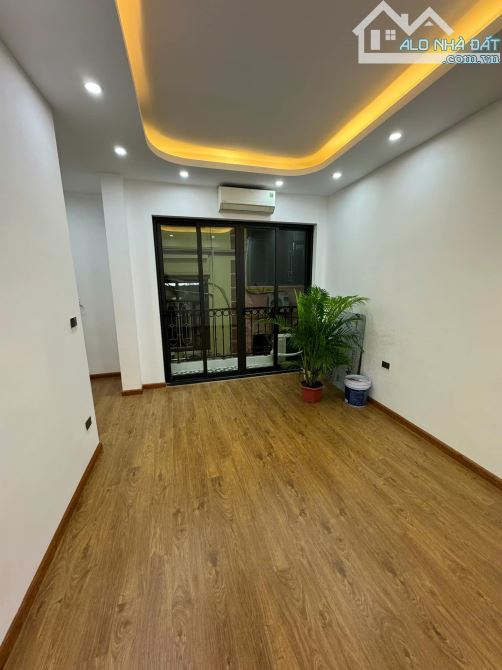 BÁN NHÀ 6 TẦNG 32m2, HƠN 10 TỶ PHỐ THÁI HÀ, ĐỐNG ĐA,NGÕ Ô TÔ TẢI , THANG MÁY, NỘI THẤT CAO - 4