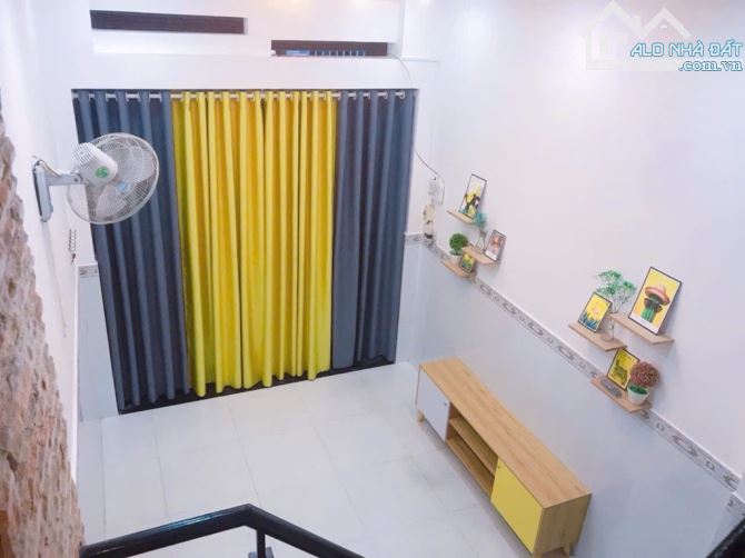 Bán nhà Âu Dương Lân, quận 8, 42m2, 4 tầng BTCT, 4 phòng ngủ, sổ hồng riêng, nhỉnh 4 tỷ - 4