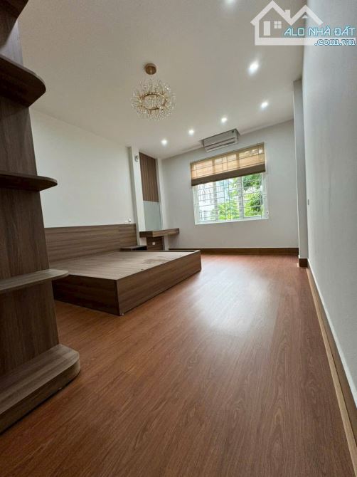 BÁN NHÀ 4 TẦNG 61m2, HƠN 10 TỶ PHỐ NGUYỄN LƯƠNG BẰNG, ĐỐNG ĐA,NGÕ Ô TÔ TẢI - 5