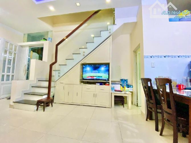 Bán nhà Âu Dương Lân, quận 8, 55m2, ngang 4m, sổ hồng riêng, 3 tầng btct, nhỉnh 5 tỷ - 6