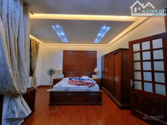 Bán biệt thự sân vườn Cầu Giấy quận 34 tỷ 150m2 lô góc, vỉa hè KD đỉnh, ở đẳng cấp - 7