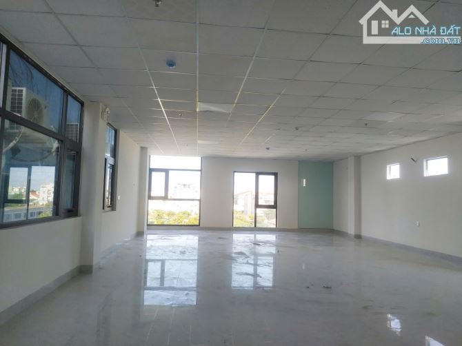 Cho thuê văn phòng tòa nhà Lê Thanh Nghị gần Phan đăng lưu DT: 85m2/100m2/200m2 đa dạng.