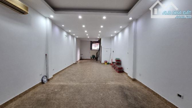 Bán nhà mặt phố Quang Trung, Hà Đông, lô góc 56m2 x 7,8m mặt tiền, giá 18,5 tỷ.