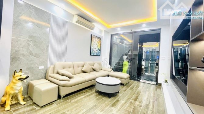 Bán Nhà Hoàng Quốc Việt , Nhà Đẹp Mới, Lô Góc  , Ngõ Ô Tô Tránh , 62m2 , giá nhỉnh 11 tỷ