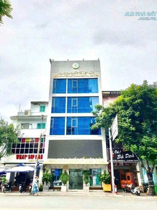 Bán nhà ngang 8m mặt tiền Nguyễn Thái Học - Trần Hưng Đạo, Q1, 8x18m, 5 tầng