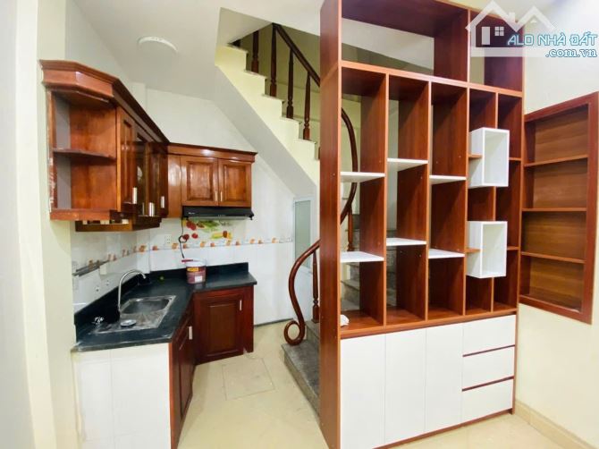 Bán nhà đẹp Nam Dư, 30m2, 4 tầng, 15m ra phố, 4.35 tỷ