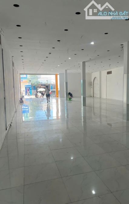 Cho thuê mặt tiền Phạm Văn Thuận, TP.Biên Hòa. 10x31m.