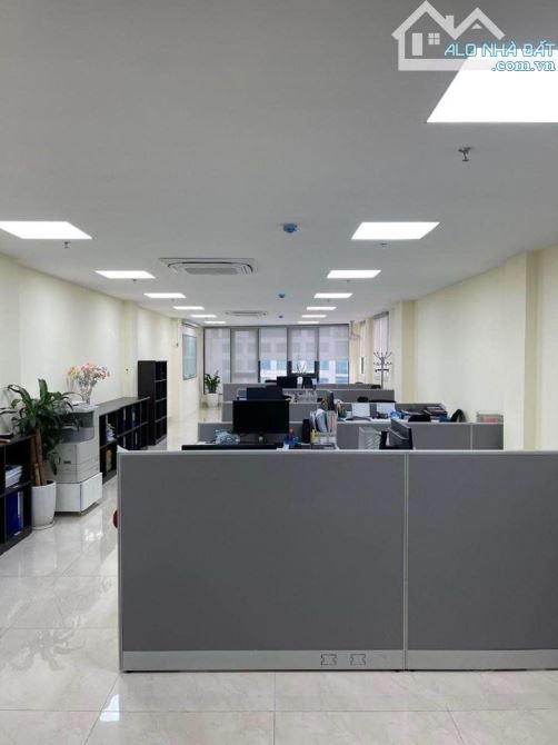 Tòa VP 9 TẦNG TRẦN VỸ Cầu Giấy, sổ 62/70m2. MT 5,2m. Dòng tiền 80tr/th - 30 tỷ