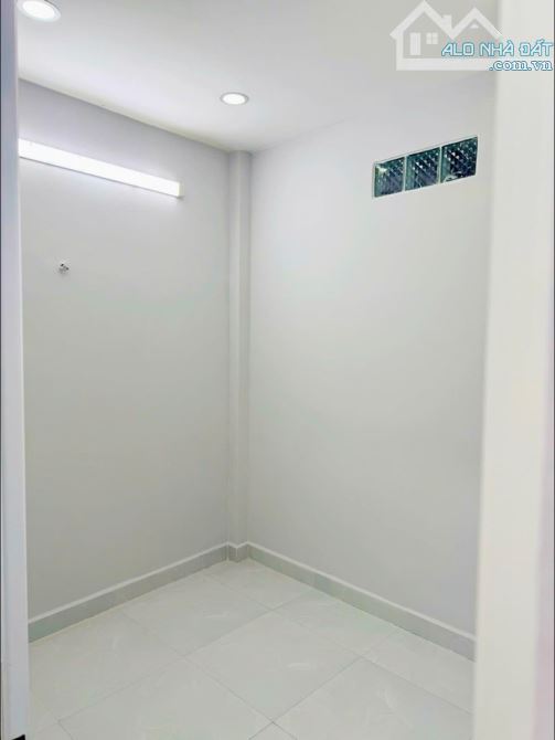 Nhà mới giá rẻ chỉ hơn 2 tỷ 22m2 , hẻm 3m , sổ Hồng riêng nở hậu hoàn công đủ mua bánnhanh - 1