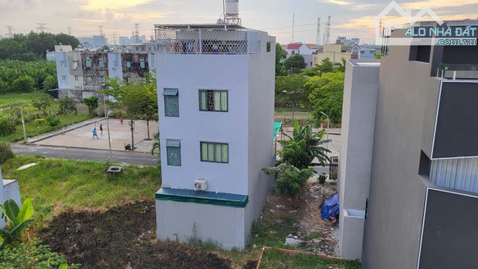 Ngay KDC Gia Long, Phước Kiển, Nhà Bè. Dt 80m2, ngang 5.5m 3 lầu hoàn công không QH. 7.7ỷ - 2