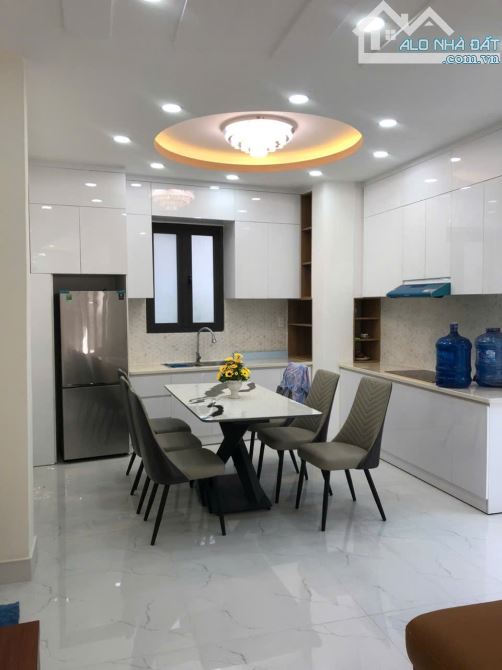 SIÊU PHẨM Tòa Building /1 NGANG 10m HXH Nam Kỳ Khởi Nghĩa Q3 52m2 Mới hoàn toàn - 2