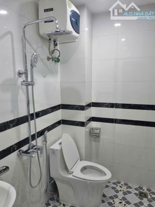 BÁN NHÀ Đ. QUANG TIẾN 5 TẦNG- 30M2 - GIÁ 5  TỶ- SỔ ĐỎ NỞ HẬU. - 2