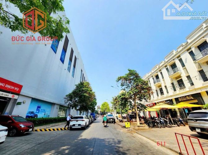 Cho thuê căn Shophouse VinCom 1T1L 255m2 hoàn thiện đẹp giá 35 triệu - 4