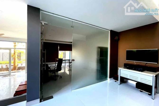 Bán biệt thự mặt tiền Đường Số 12, Thủ Đức, 10m x 20m, 200 m², 8 PN - Giá 24.7 tỷ TL - 4