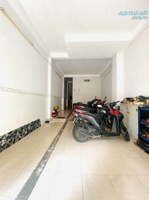 Xuất Cảnh Giảm Mạnh 1.9 Tỷ còn 10.2 Tỷ Nhà MTKD đường số 2 CX Ra Đa P13 Quận 6 4x20 3 Tầng - 10