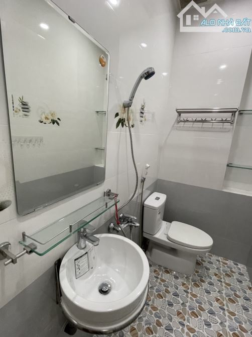 BÁN CĂN NHÀ 4 TẦNG,GẦN 70m2, HẺM XE TẢI, NGAY TÔ HIỆU, TÂN PHÚ - 6