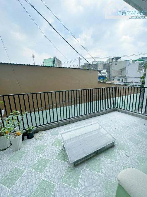 Bán nhà Nguyễn Tư Giản, Phường 12, Gò Vấp. DT : 45m2 x 4 tầng ( 4.7 x 9.5 ). Giá 5.4 tỷ - 9