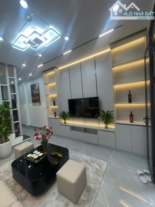 Siêu hiếm rồi! Nhà Kim Giang - Hoàng Mai 34m2 5 tầng đẹp 2 thoáng chỉ 6.2 tỷ