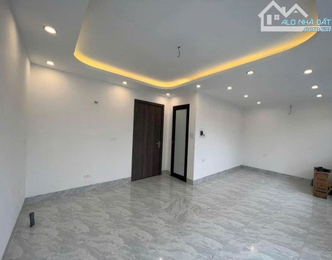 BÁN NHÀ Ô CHỢ DỪA 55M² 7 TẦNG THANG MÁY.