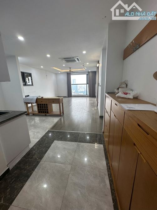 Chuyển công tác gia đình cần bán căn hộ góc 03PN, 116m2 chung cư FLC 265 Cầu Giấy, hướng m