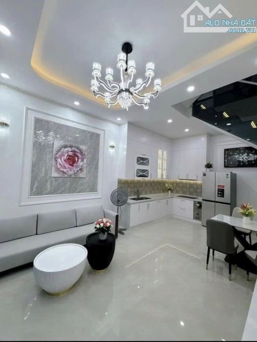 Thanh toán 2 tỷ 690 nhận nhà ngay 1/ Bạch Đằng, Tân Bình - 55m2 - nhà 3 lầu SHR - 2