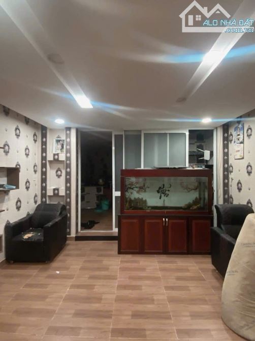 Bán nhà đẹp ở ngay Tam Châu, 60m2 hẻm oto, sổ vuông đẹp, không lỗi phong thủy, chỉ hơn 3tỷ - 2