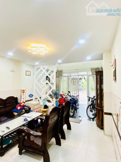 MẶT TIỀN KINH DOANH CÓ VỈA HÈ - ĐƯỜNG NHỰA 12M - 4 TẦNG BTCT - 64M2 - CHỈ 12,5 TỶ - 3
