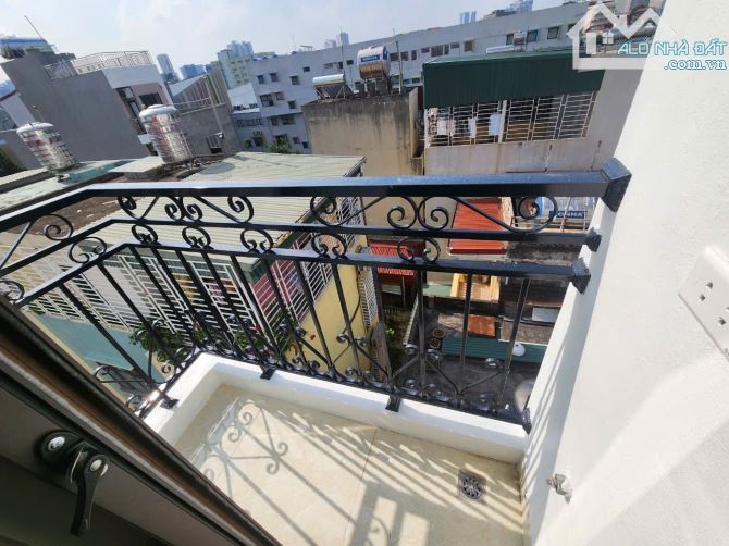 Cho Thuê CCMN 172 Vũ Hữu Thanh Xuân 30m2 Studio Gác Xép Ban Công Cửa Sổ Thang Máy Ô Tô Đỗ - 3
