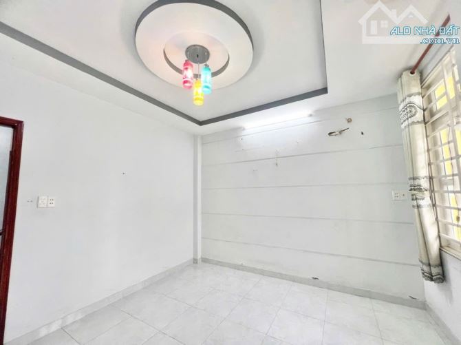 BÁN NHÀ MỚI LÊ ĐÌNH CẨN - BÌNH TÂN - 40M2 - 3 TẦNG -  4PN- HẺM XE HƠI . GIÁ CHỈ NHỈNH 4 TỶ - 5