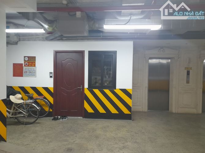 Bán gấp tòa nhà văn phòng MP Nguyễn Chánh - thang máy - thông sàn - 145m2 - 8T - 1 hầm