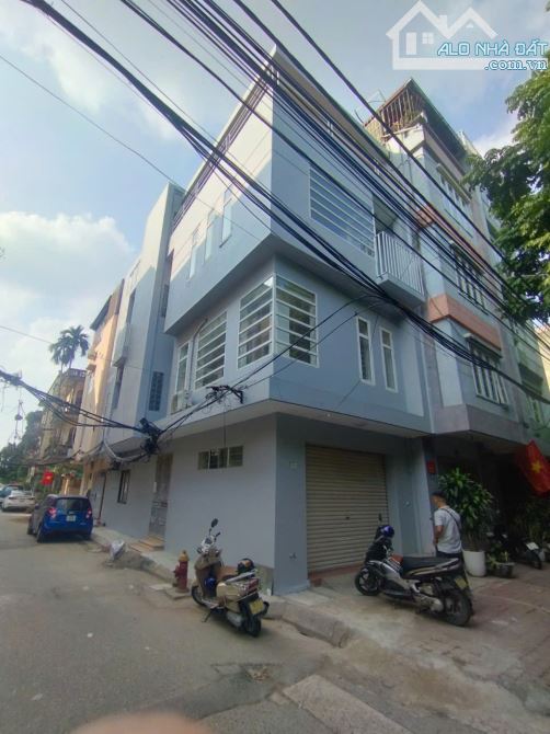 Cho thuê nhà đường Lương Thế Vinh (VOV), Nam Từ Liêm. DT 65m, 4 tầng lô góc ô tô đỗ cửa. G