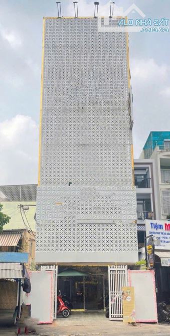 Cho thuê nha khoa, spa 170 Trần Phú, Q5. Dt: 6x22m, Kc: trệt 4 lầu TM