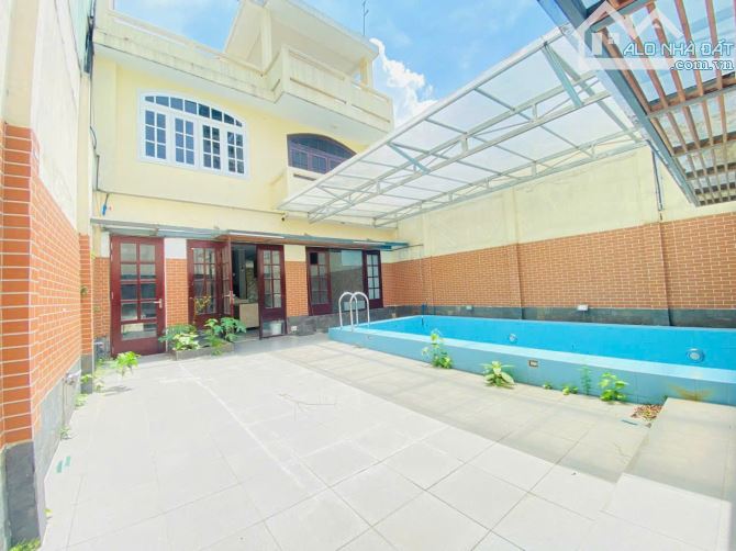 Bán Biệt Thự có hồ bơi 250m2 hẻm 207 Nguyễn Văn Đậu, P11, Bình Thạnh. Giá rẻ 26.5 tỷ