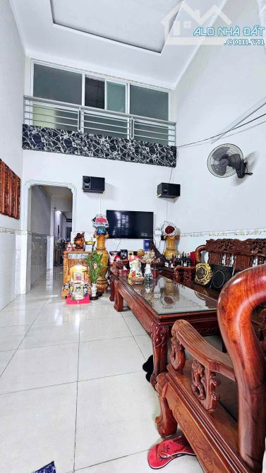 SÁT MẶT TIỀN NGAY CHỢ ĐƯỜNG 11 LINH XUÂN - 2 TẦNG - 4x15M - KINH DOANH TẤP NẬP 3,8 TỶ