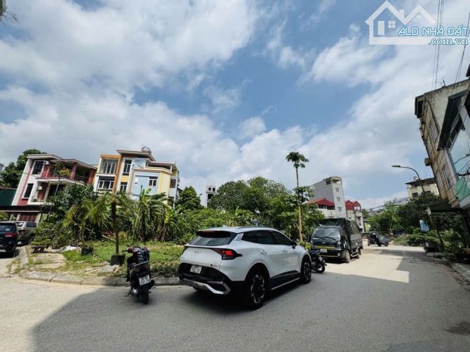 Bán đất tặng nhà C4 Khu Đấu Giá Tứ Hiệp 109m phân lô ô tô tránh KD siêu đẹp giá 17.6 tỷ