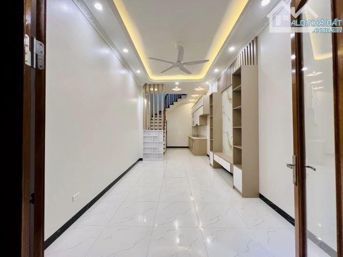 Bán nhà Thuỵ Khuê - 35m2 - 6.2 tỷ - 5 tầng - gần oto - tặng nội thất