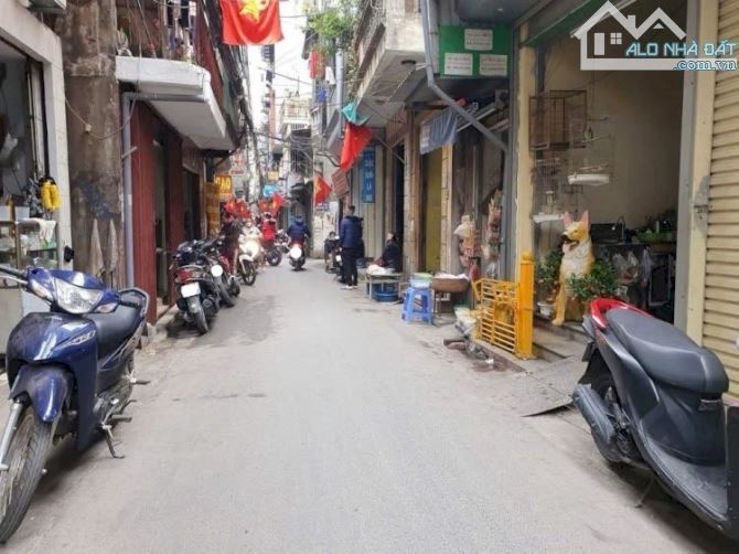 Lệnh Cư - #Khâm_Thiên - DT: 20m x 4 tầng x MT: 4m - Chào 3,6 tỷ - NHÀ ĐẸP - TẶNG NỘI THẤT