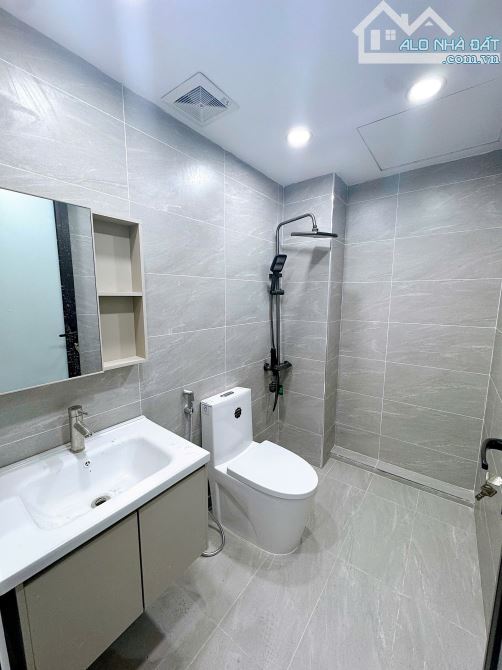 NHà đẹp 4 tầng 40/42 m2 -gần chợ Hà Đông - Ô tô qua nhà- KD  - vị trí đẹp - 8.5 tỷ - 1