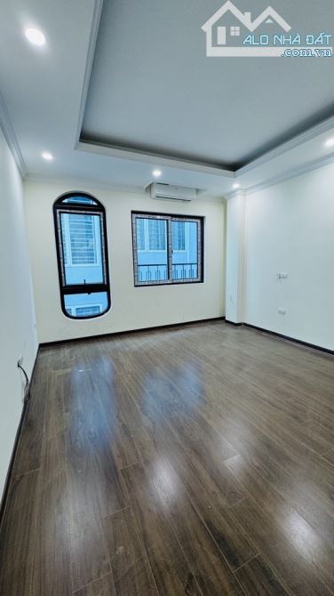 ÔTÔ 7 CHỖ - NHÀ SÁT PHỐ - 7 TẦNG THANG MÁY - LÀM VĂN PHÒNG - KẾT HỢP VỪA Ở VỪA CHO THUÊ. - 1