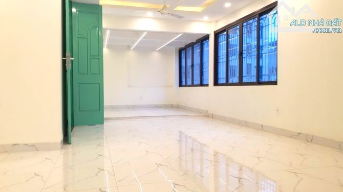 Bán nhà Mặt phố Tây Hồ 122m2, Mặt tiền 9m, Gara ô tô, Căn góc 15m ra mặt Phố - 1