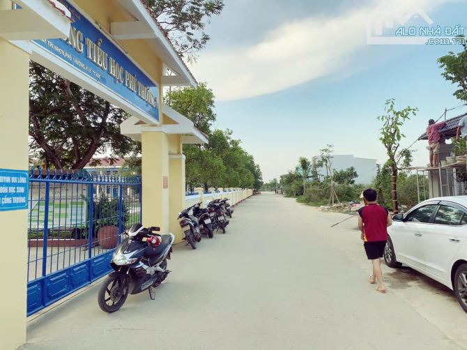 Bán đất kqh View Trường Tiểu Học Phú Thượng. TP Huế. Cách chợ 100m, Rất thuận tiện để an c - 1