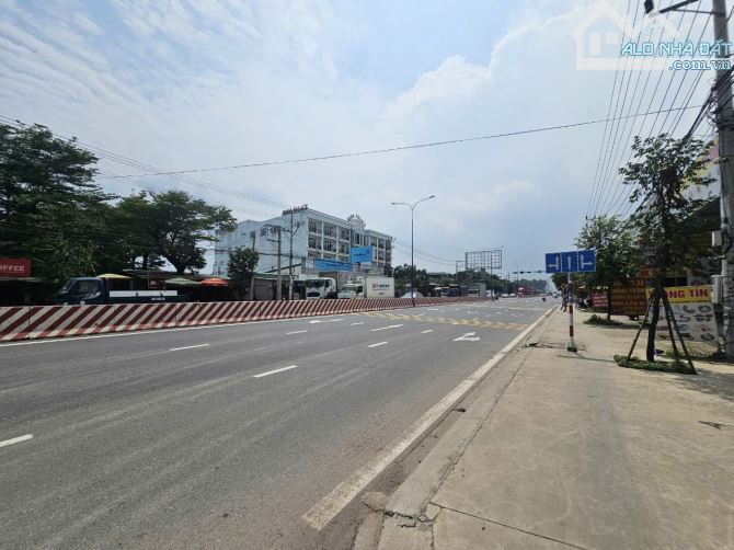 Đất mặt tiền kinh doanh gần vòng xoay An Phú, phường An Phú, TP Thuận An. 90 tỷ - 2
