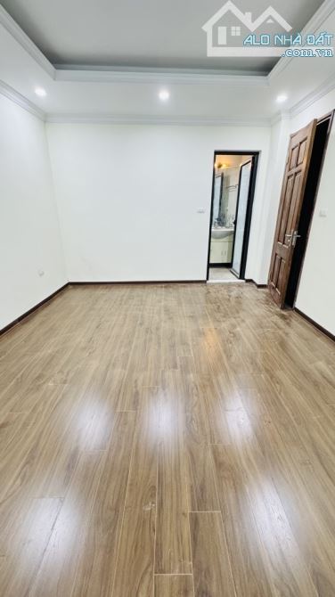 ÔTÔ 7 CHỖ - NHÀ SÁT PHỐ - 7 TẦNG THANG MÁY - LÀM VĂN PHÒNG - KẾT HỢP VỪA Ở VỪA CHO THUÊ. - 2