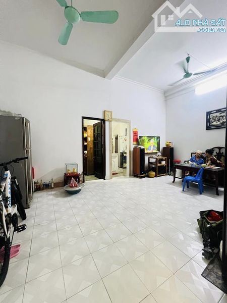 Bán Nhà Đẹp 51m2- 3T- Ngô Thậm- Hà Đông- ô tô đỗ cửa- Ngõ Thoáng Rộng- Sổ đẹp- Nhỉnh 10 tỷ - 2