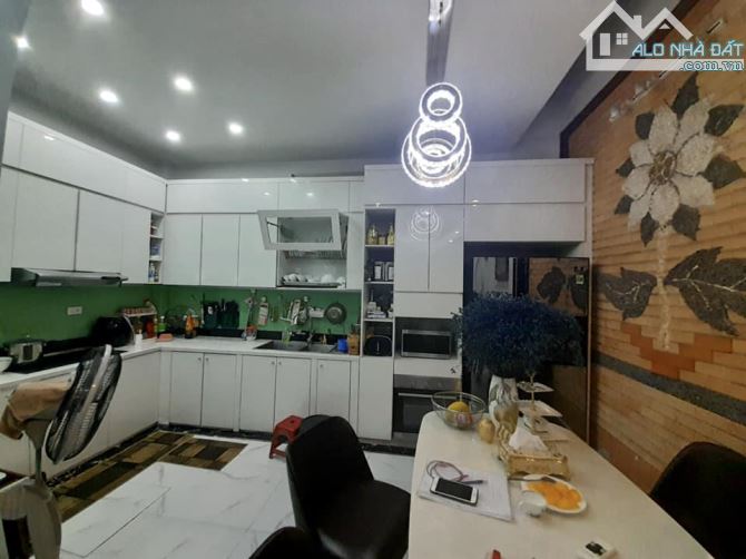 Bán nhà 4 tầng Phố Láng Hạ ô tô kinh doanh 63 m, giá 11 tỷ - 2