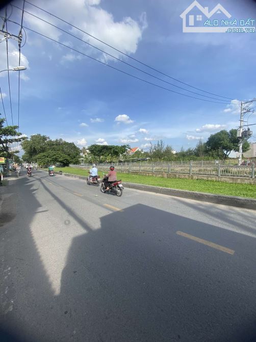 Bán nhà mặt tiền view sông Quận 12, 160m2, 5x32, không lộ giới ,shr, chỉ 11.x tỷ - 2